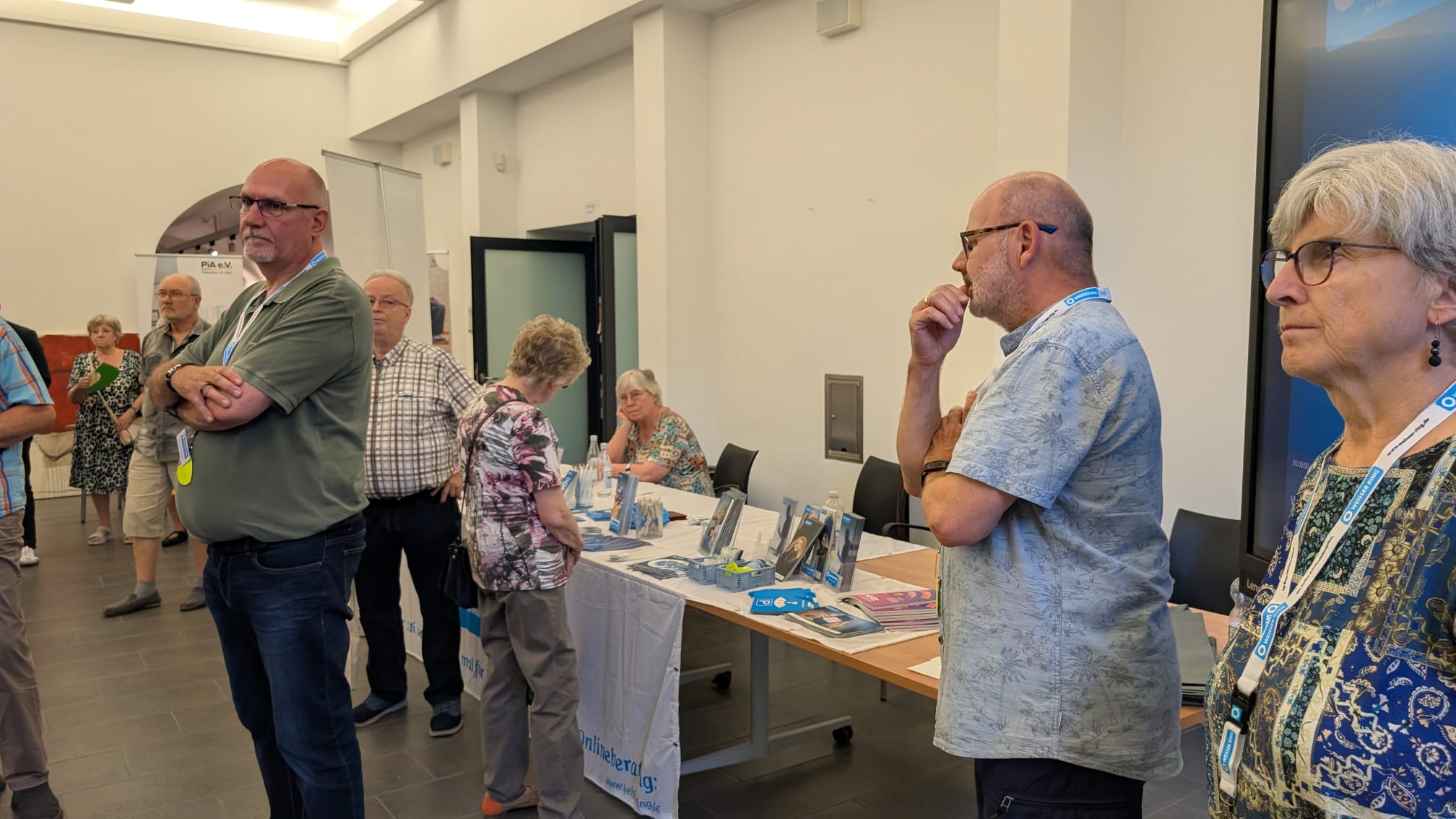 Interessierte am WR Stand mit Torsten Fricke stellv.Landesvorsitzender im Vordergrund 